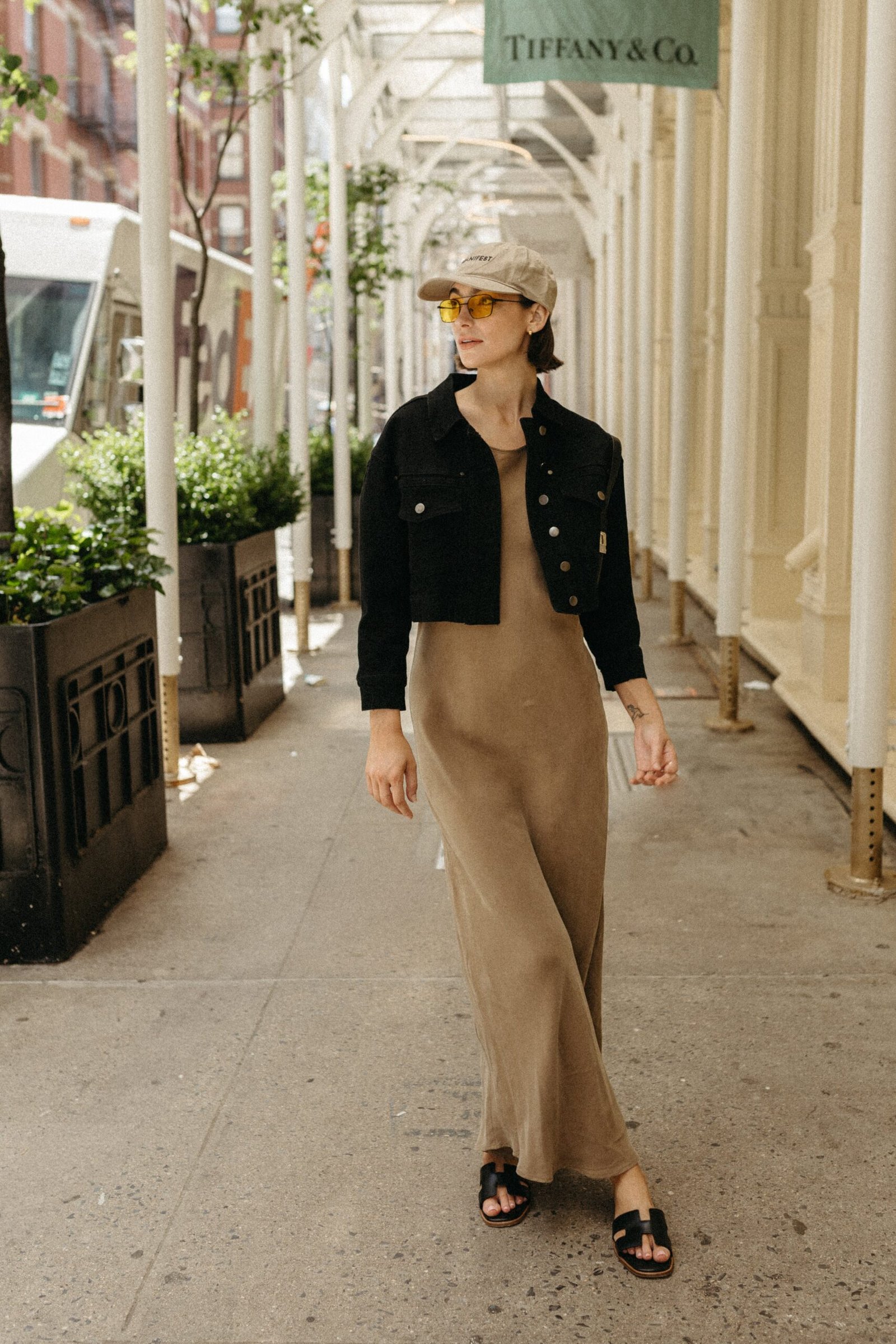 Black Denim Cropped Jacket - Image 3